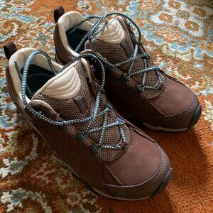 Obōz Footwear Sapphire Low Boot in Chestnut/Hydro Size 7